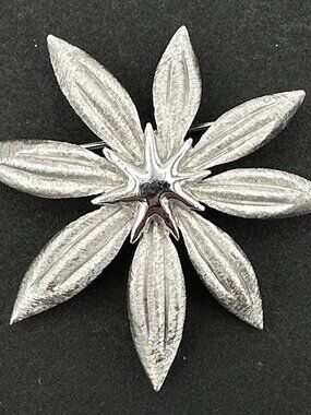 CROWN TRIFARI flower brooch - vintage textured silver-tone leaves glossy ctr pin